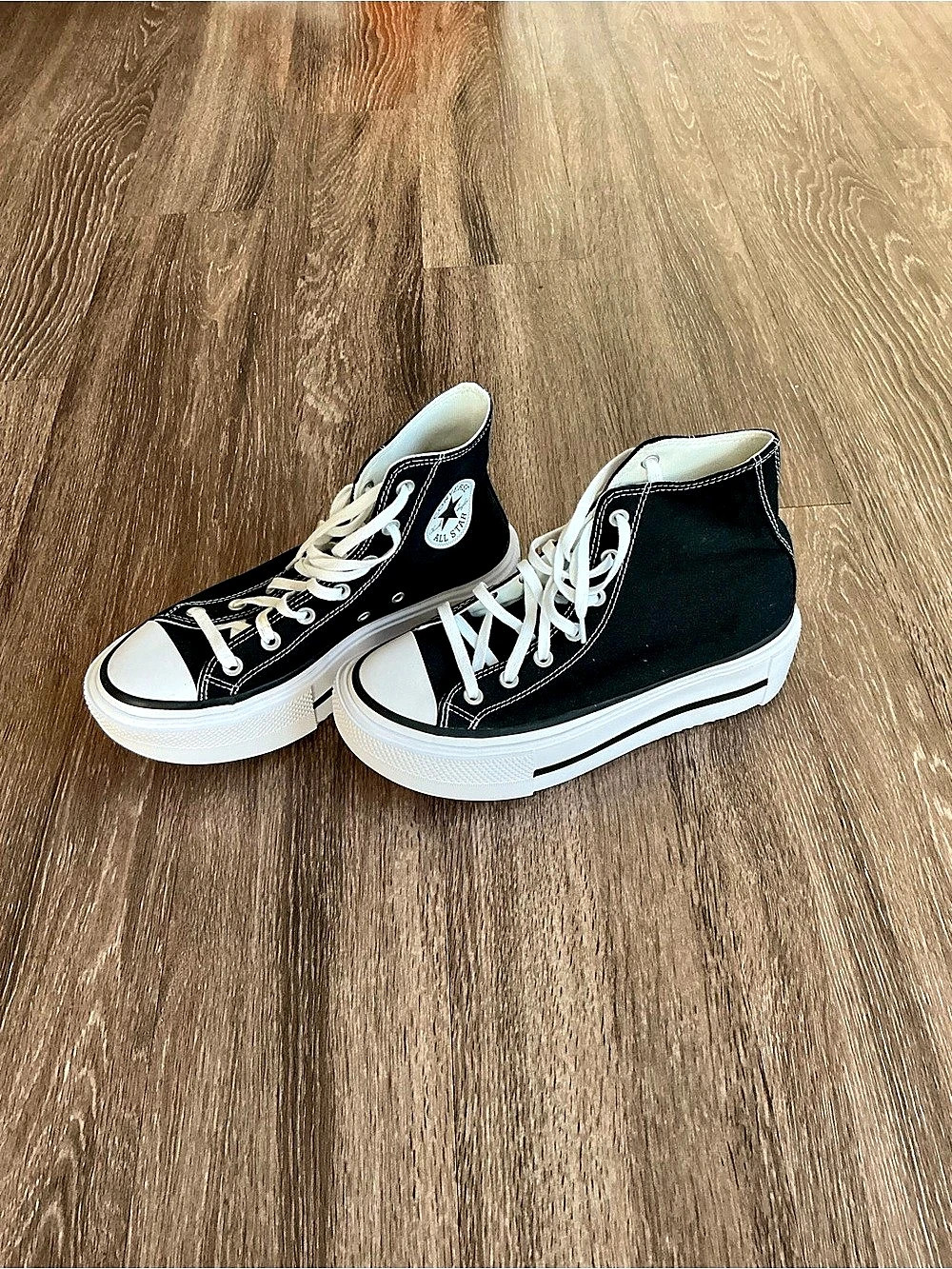 Converse Chuck Taylor All Star Black & White US 7 Like New